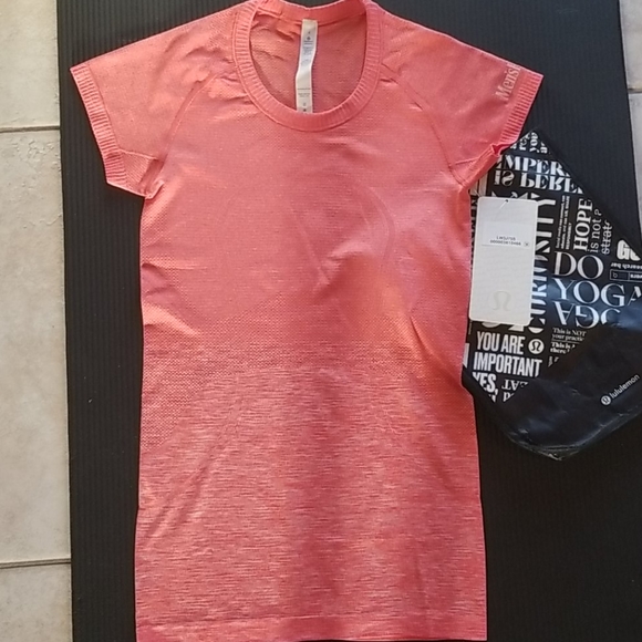 lululemon athletica Tops - Lululemon Swiftly short sleeve Top